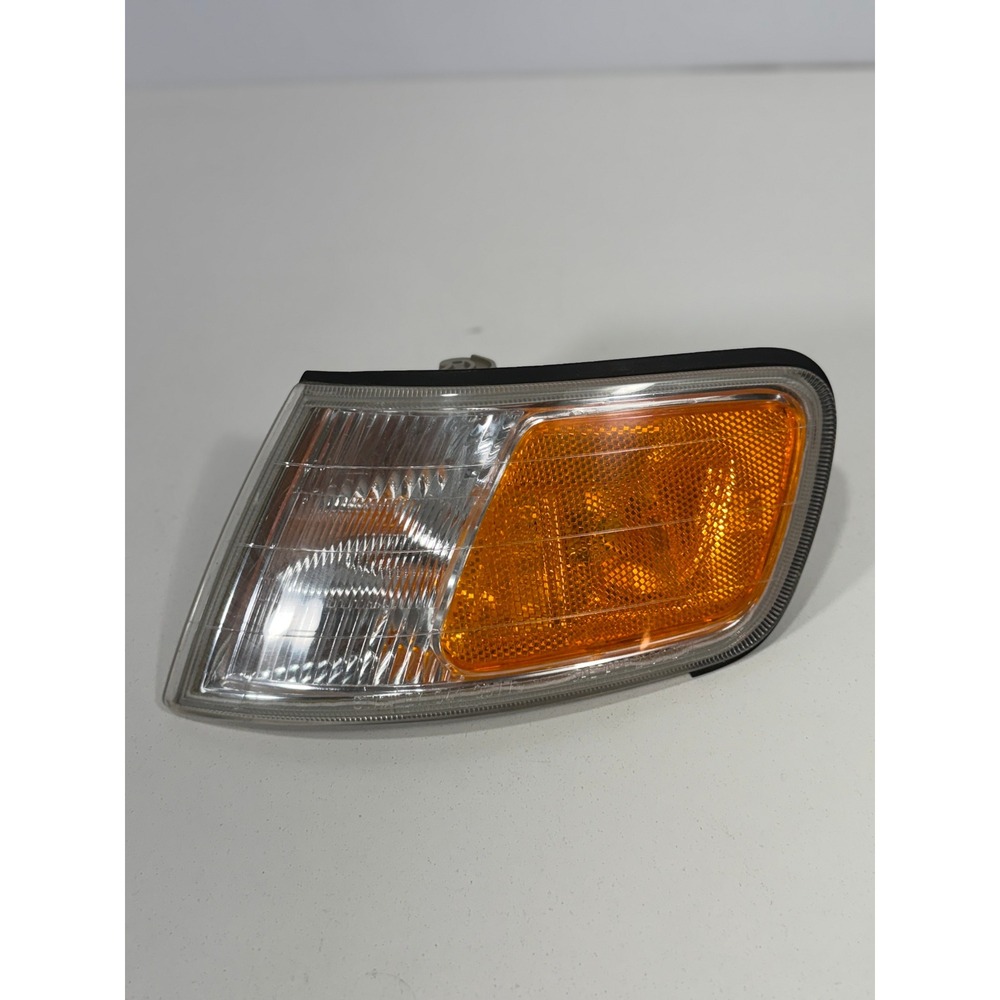 Honda Accord 1995 Corner Lights OEM Stanley 041-3977 Left side only Front Turn